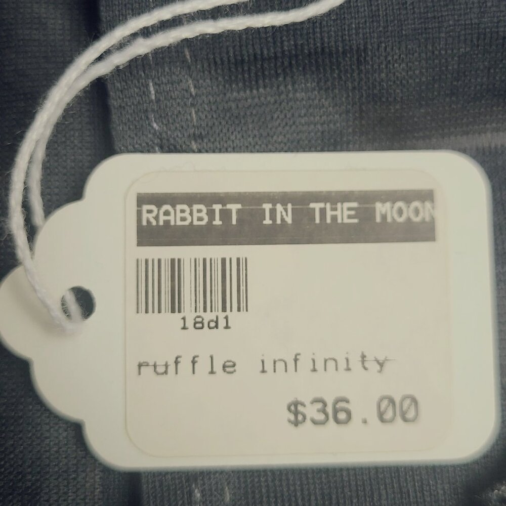 Infinity Scarf ~ OSFA  ~ Ruffles ~ Excellent Condition - Picture 5 of 5